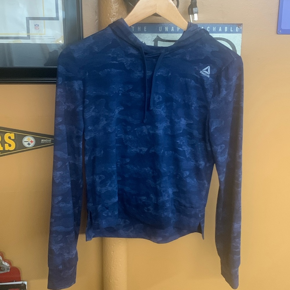 Woman’s XS reebok hoodie